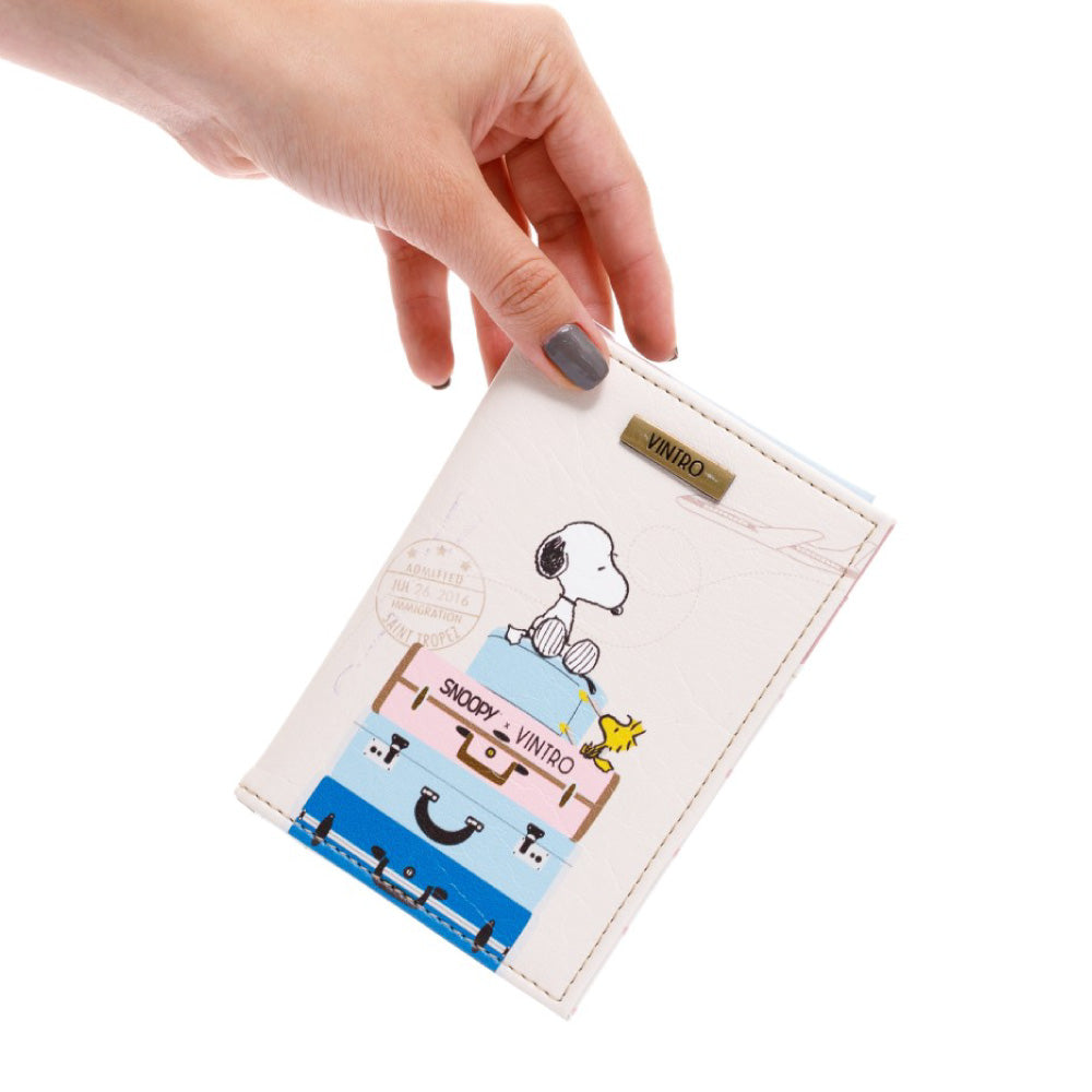 SNOOPY BEIGE PASSPORT HOLDER